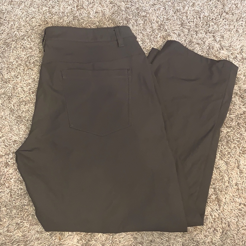 Men’s Lululemon Khaki Green Classic Fit Pants Size 33